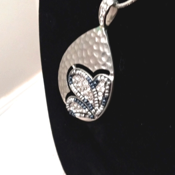 Silvertone 2.3/4" Hammered Pentant with Rhinestones & Silvertone Chain - Picture 3 of 5
